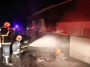 Tem’de Lastiği Patlayan Yolcu Otobüsünde Yangın Çıktı