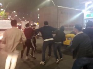 Zeytinburnu’nda Şampiyonluk Kutlamalarında Tekmeli Yumruklu Kavga Kamerada