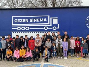 Gezen Sinema Tırı Altıntaş’ta Çocuklarla Buluştu