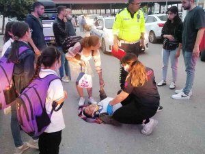 Evine Giden Kadına Araç Çarptı, Çocukları Başında Olanları Endişeyle Takip Etti