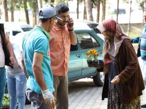 Alanya Belediyesi Bayramda 62 Bin Çiçek Dağıttı