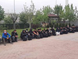 Durdurulan Araçtan 27 Yabancı Uyruklu Şahıs Çıktı