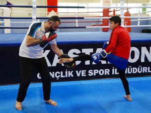 Şampiyon Olabilmek İçin Her Gün 90 Kilometre Yol Kat Ediyor