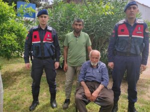 Kayıp Alzheimer Hastasını Jandarma Oğluna Teslim Etti