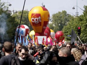 Paris’te Olaylı 1 Mayıs Kutlaması