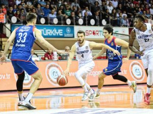 İ̇ng Basketbol Süper Ligi: Gaziantep Basketbol: 78 - Anadolu Efes: 69