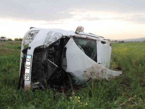 Elazığ’da Hafif Ticari Araç Şarampole Uçtu: 8 Yaralı