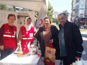 Kuşadası’nda "İ̇yilik Sensiz Olmaz" Kampanyası Yoğun İlgi Gördü