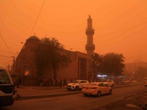 Irak’ta Etkili Olan Kum Fırtınası Nedeniyle 400’den Fazla Kişi Hastaneye Kaldırıldı