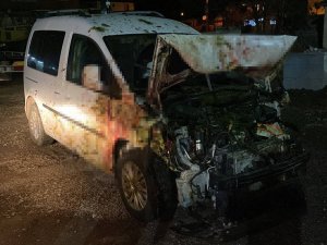 Bingöl’de Hafif Ticari Araç Sürüye Çarptı: 6 Kişi Yaralandı, 50 Koyun Telef Oldu