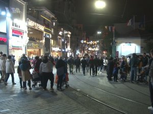 1 Mayıs Tedbirleri Kapsamında Kapatılan Taksim Meydanı Tekrar Açıldı