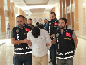 Kendilerini Savcı Olarak Tanıtan Dolandırıcılar Yakalandı