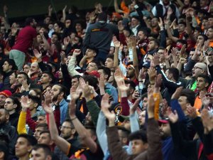 Galatasaray Taraftarından Yönetime Tepki