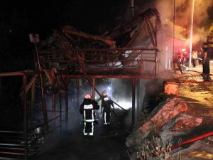 Alevlere Teslim Olan Restoran Küle Döndü