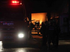 Geri Dönüşüm Fabrikasındaki Yangın Kontrol Altına Alındı