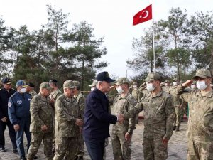 Bakan Akar Şanlıurfa’da Askerlerle Bayramlaştı