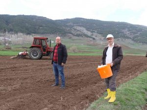 Belediyeden Çiftçilere Mazot Ve Traktör Desteği