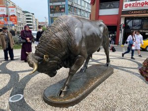 Kadıköy’de Restorasyonu Tamamlanan Boğa Heykeli Açıldı