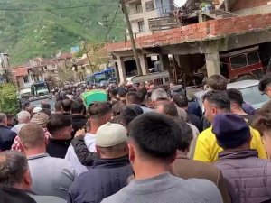 Eşi Tarafından Öldürülen Kadın Bayram Günü Defnedildi