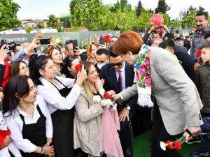 İ̇yi̇ Parti Genel Başkanı Akşener Vatandaşlarla ‘Bayram Sofrası’nda Buluştu