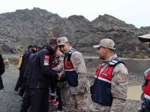 Oltu Çayı’nda Kaybolan Şahsı Arama Çalışmaları Bayramda Da Devam Ediyor