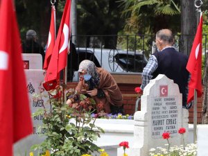 Şehitlikte Buruk Bayram