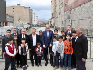 Bakan Soylu Yüksekova’da Vatandaşlarla Bayramlaştı