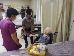 Kepez Devlet Hastanesi, Hastalarını Bayramda Da Yalnız Bırakmadı