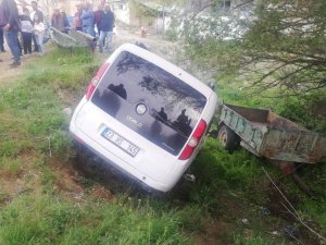 Elazığ’da Hafif Ticari Araç Dereye Uçtu: 3 Yaralı