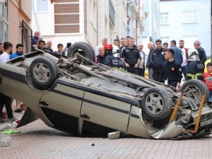 Doğalgaz Kutusuna Çarpıp Takla Attı