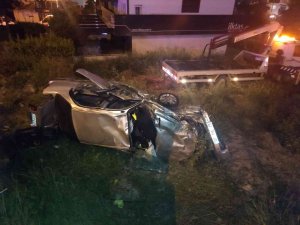 Kuşadası’nda Motosiklet İle Otomobil Kafa Kafaya Çarpıştı: 2’si Ağır 3 Yaralı