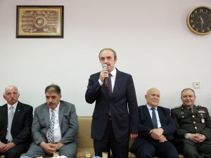 Geleneksel Bayramlaşma Programı Tuzcuzade Mahalle Odası’nda Gerçekleştirildi