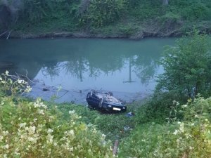 Samsun’da Otomobil Dere Kenarına Uçtu: 4 Yaralı
