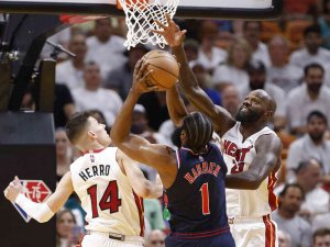 Miami Heat Ve Phoenix Suns Serilerinde 1-0 Öne Geçti
