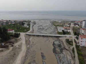 Kastamonu’da Heyelanlı Bölgede Bulunan 16 Binanın Yıkımı Devam Ediyor