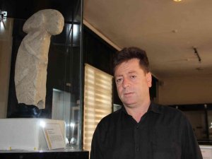 Göbeklitepe İle Çağdaş ‘T’ Biçimli Kült Heykel Merak Uyandırıyor