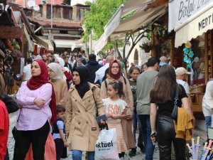 Safranbolu’da Bayram Kalabalığı Esnafın Yüzünü Güldürdü