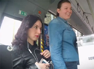 Üniversite öğrencilerinden komik otobüs şakası VİDEO İZLE