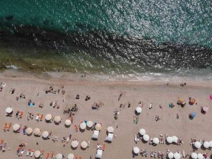 Alanya Plajları Bayram Tatilinde Yerli Yabancı Akınına Uğradı