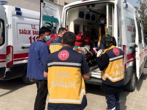 Motosiklet İle Otomobil Çarpıştı: 2 Yaralı