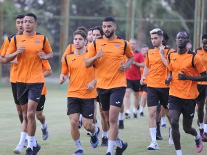 Adanaspor Bayramın İkinci Günü Top Başı Yaptı