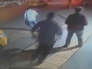 Taksiyi Kaçırdı, 5 Araca Çarptı: 2 Yaralı