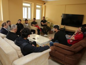 Vali Epcim, Bayburt Özel İ̇dare Spor Futbolcularıyla Bayramlaştı