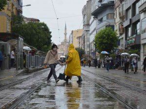 Eskişehir’in De İçerisinde Bulunduğu Bölgede Rüzgar Ve Yağmur Bekleniyor
