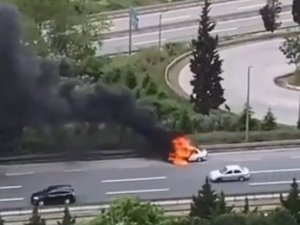 Kanser Hastası Eşini Hastaneye Götürüyordu, Aracı Alev Topuna Döndü