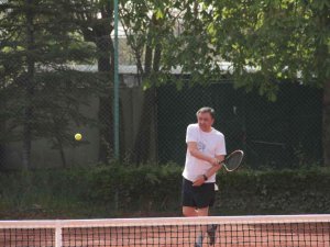 Kırgız Büyükelçi’den Genç Sporculara Taş Çıkartan Tenis Performansı