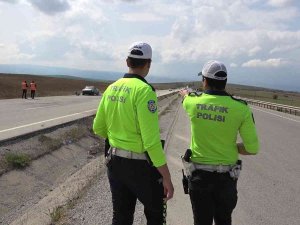 Takla Atan Otomobil Hurdaya Döndü: 2 Yaralı