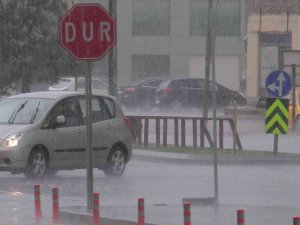 Kayseri’de Sağanak Yağış Etkili Oldu