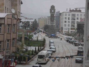 Sivas’ta Dolu Yağışı Etkili Oldu, Kent Beyaza Büründü