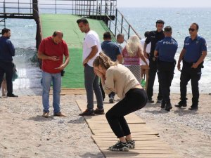 Denize Giren Norveç Uyruklu Turist Hayatını Kaybetti, Yakınları Gözyaşlarına Boğuldu